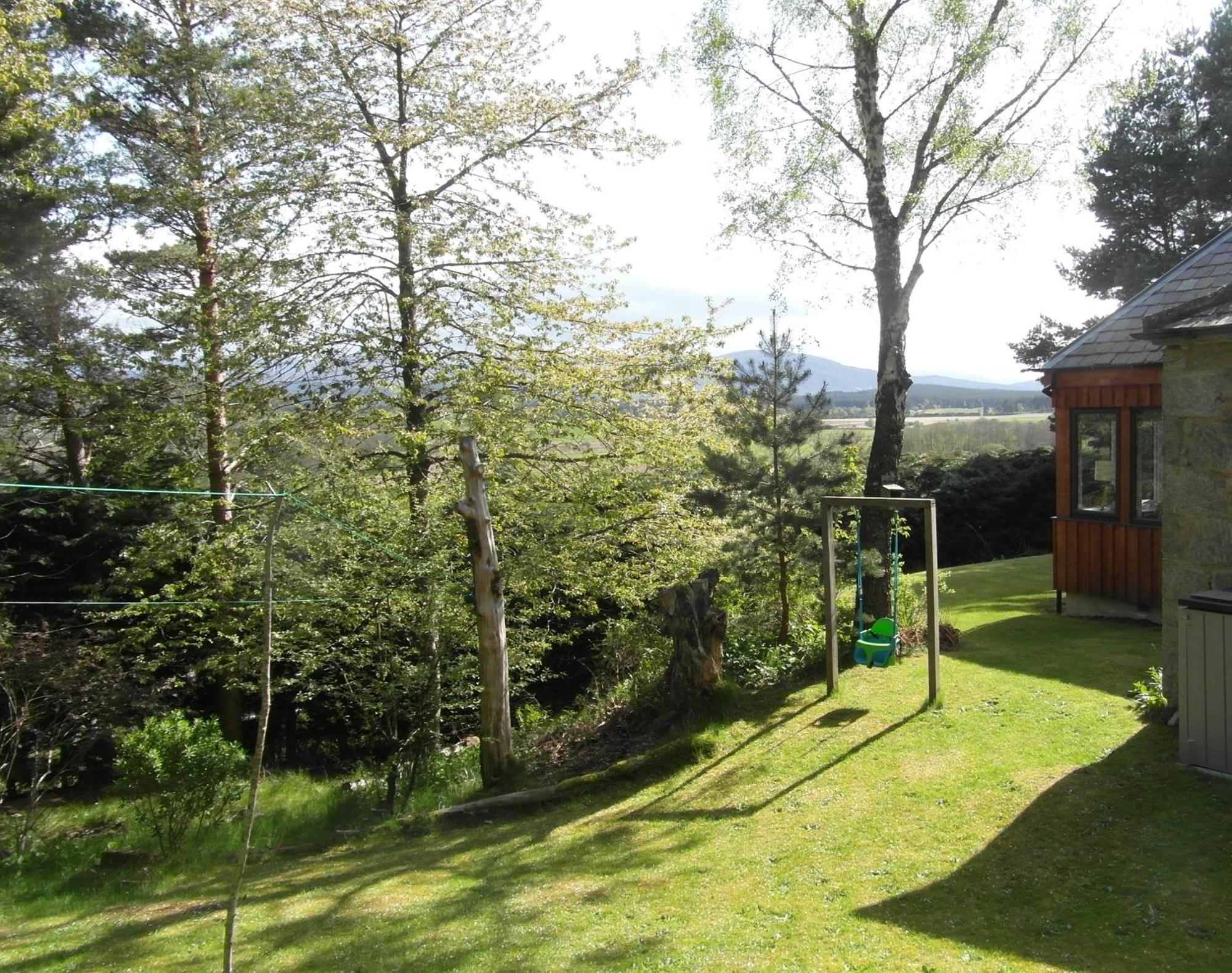 Amazing Cottage With Private Indoor Swim Pool And Hot Tub Grantown-on-Spey Exterior photo
