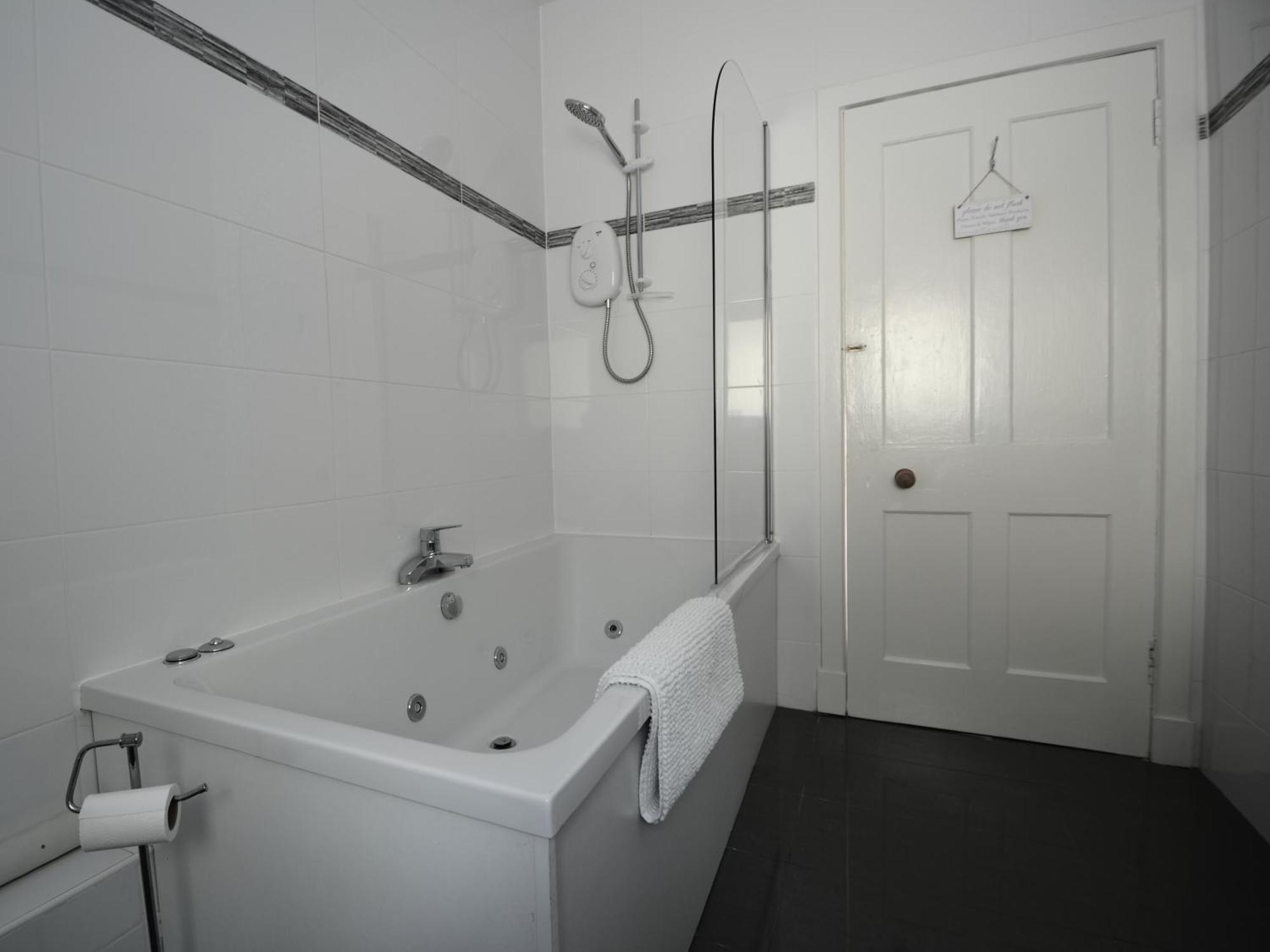 Amazing Cottage With Private Indoor Swim Pool And Hot Tub Grantown-on-Spey Exterior photo
